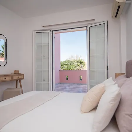 Apartment Spiros Ii & 50m From Center 300m From Ideal For Families And Groups