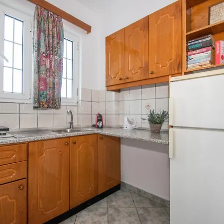 Spiros Ii & 50m From Center 300m From Ideal For Families And Groups Apartment
