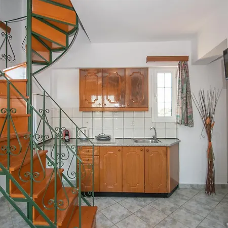 Spiros Ii & 50m From Center 300m From Ideal For Families And Groups דירה *