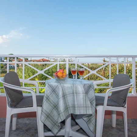 Spiros Ii & 50m From Center 300m From Ideal For Families And Groups דירה לגאנאס