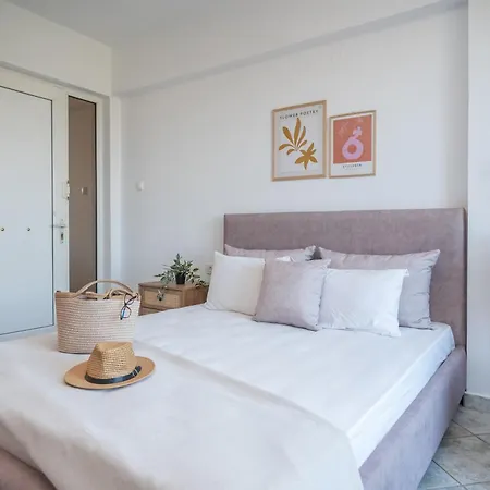 Spiros Ii & 50m From Center 300m From Ideal For Families And Groups *