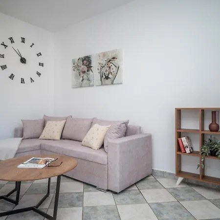 Spiros Ii & 50m From Center 300m From Ideal For Families And Groups Лаганас